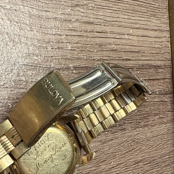 Working! Rare, Keepsake Bulova Gold Watch with Personalized Back- still runs - Picture 2 of 4
